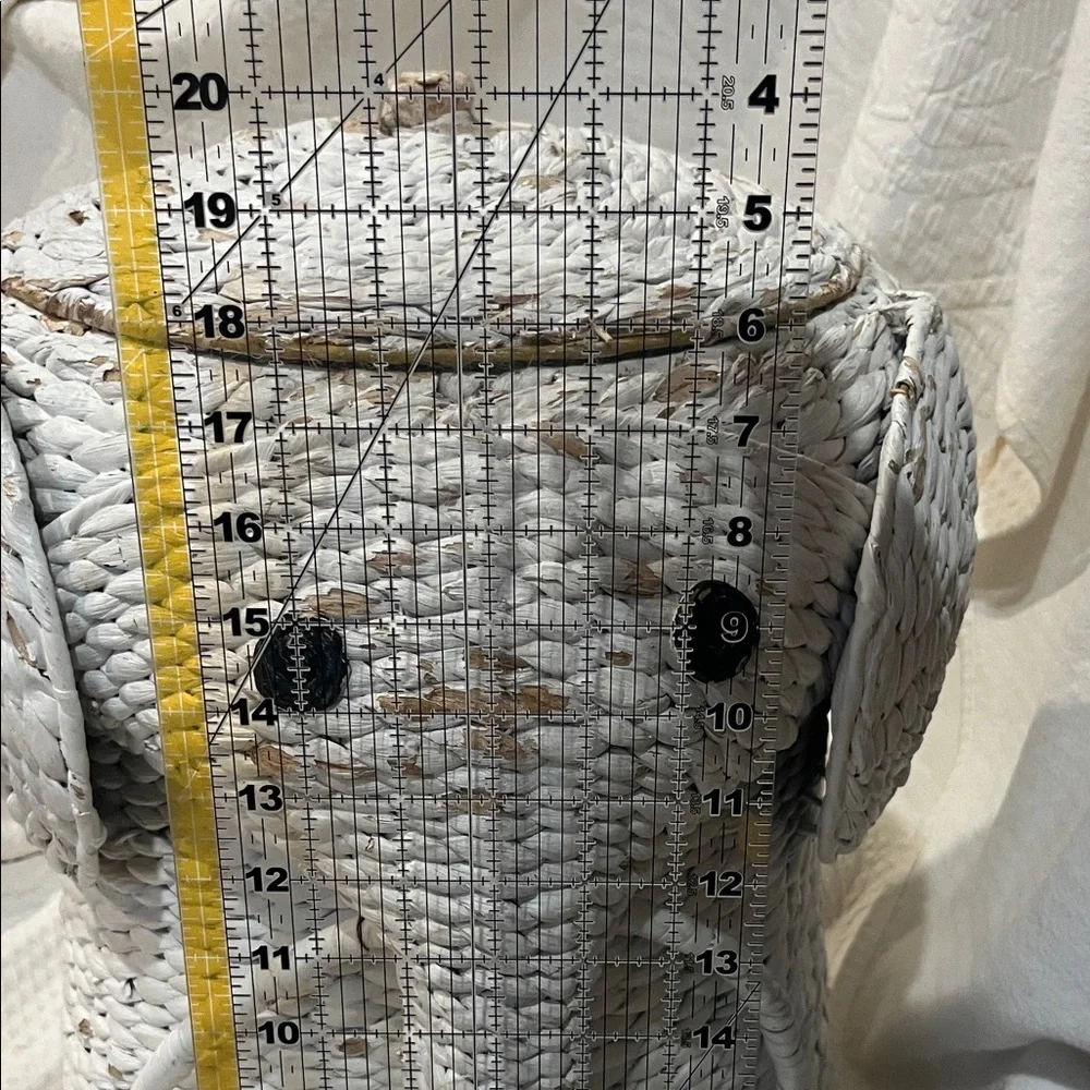 White Woven Elephant‎ Basket
